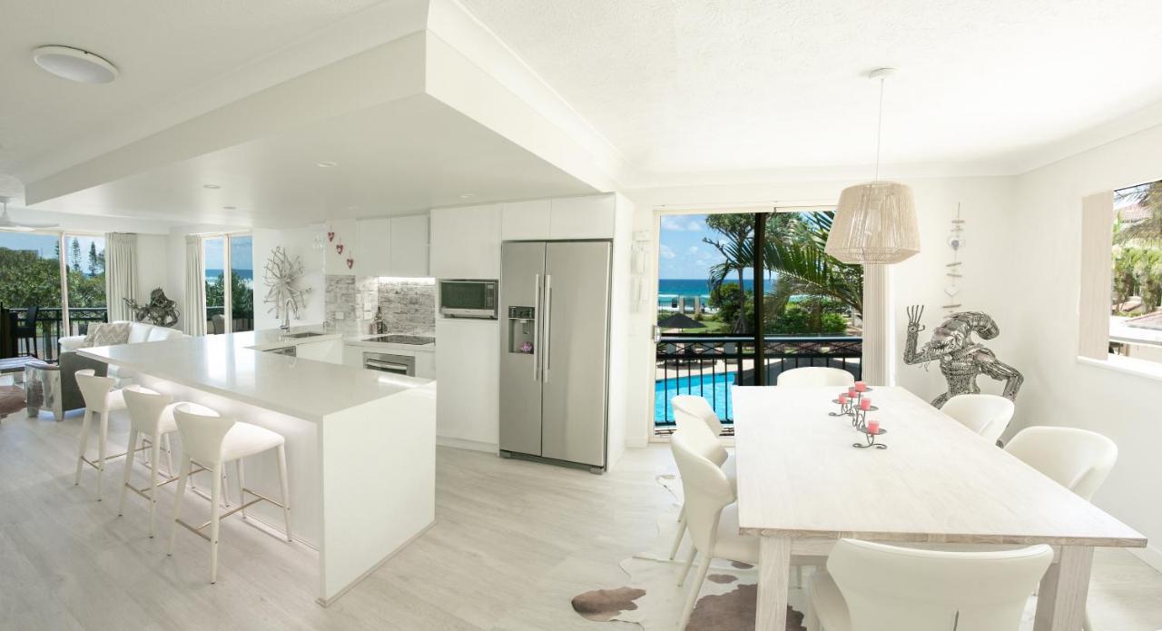 Golden Riviera Absolute Beachfront Resort Gold Coast Eksteriør billede