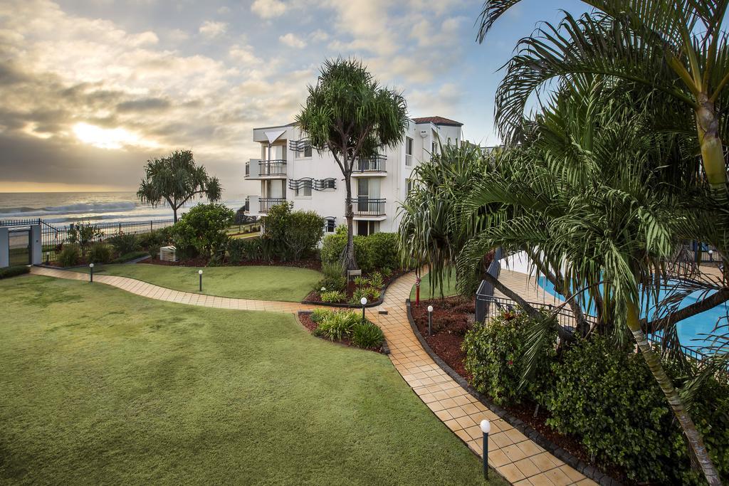 Golden Riviera Absolute Beachfront Resort Gold Coast Eksteriør billede