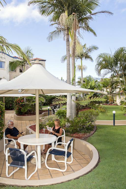 Golden Riviera Absolute Beachfront Resort Gold Coast Eksteriør billede