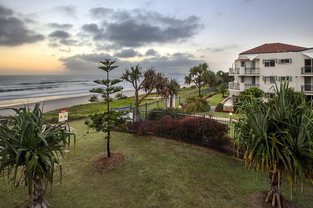 Golden Riviera Absolute Beachfront Resort Gold Coast Eksteriør billede