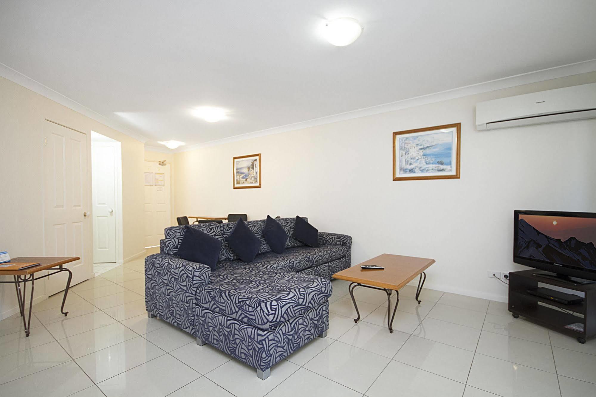 Golden Riviera Absolute Beachfront Resort Gold Coast Eksteriør billede